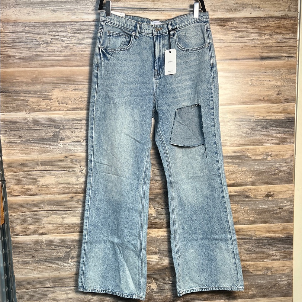 Forever 21 Mid Rise Baggy Medium Wash Jeans NWT